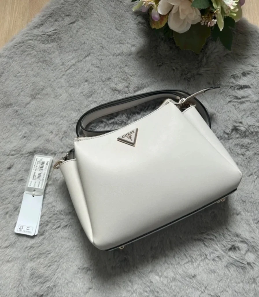 👜 Sac bandoulière Guess – Écru / Crème – Neuf avec étiquette 👜